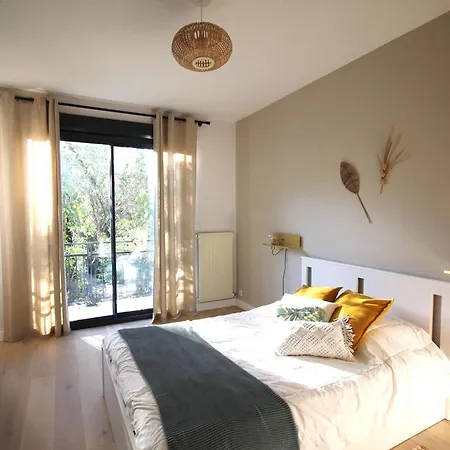 Villa 6 Ch. Avec Sauna, Jardin Et Parking Pres Du Bassin D'arcachon - Fr-1-736-51