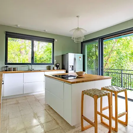 Villa 6 Ch. Avec Sauna, Jardin Et Parking Pres Du Bassin D'arcachon - Fr-1-736-51